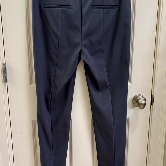 LOFT curvy skinny ankle pants. Dark gray color
Size-8 - Picture 3 of 8